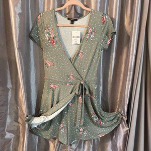 NWT Forever 21 Medium, Stretchy shorts romper